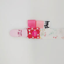 Charger l'image dans la galerie, Les attaches tétines