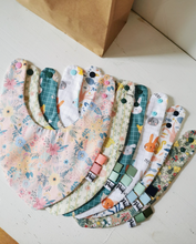 Charger l'image dans la galerie, Les bavoirs : bandanas (doublure éponge bambou)